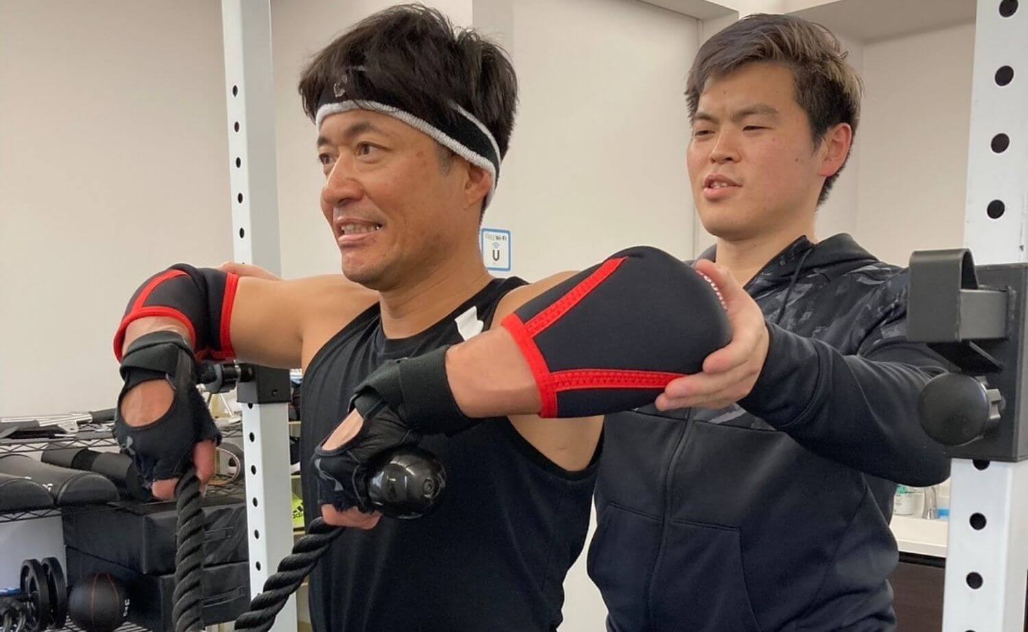 トレーニング中のお客様と代表トレーナーの小林徹二